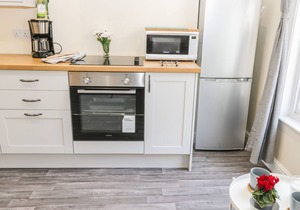 24 BAXTERGATE, family friendly, character holiday cottage in Whitby