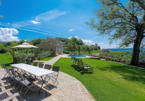 240 m² House ∙ 10 bedrooms ∙ 16 guests