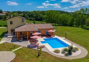 250 m² Accommodation ∙ 3 bedrooms ∙ 6 guests