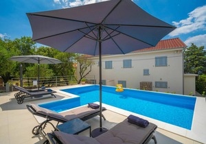 250 m² Accommodation ∙ 4 bedrooms ∙ 10 guests