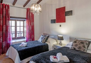 250 m² Apartment ∙ 3 bedrooms ∙ 6 guests