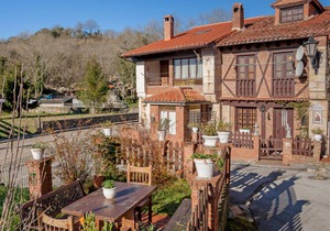 250 m² Apartment ∙ 3 bedrooms ∙ 6 guests