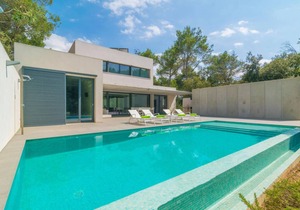 250 m² Villa ∙ 3 bedrooms ∙ 6 guests