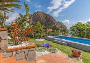 250 m² Villa ∙ 3 bedrooms ∙ 11 guests