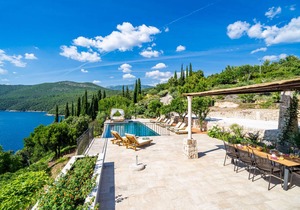 250 m² Villa ∙ 4 bedrooms ∙ 10 guests