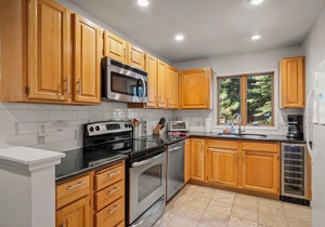 252 McCloud Upper level unit