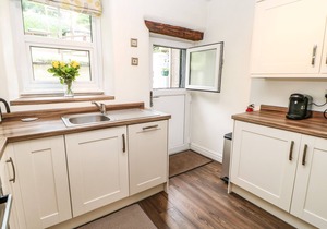 27 BONGATE, pet friendly, with open fire in Appleby-In-Westmorland