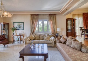 280 m² Luxury rental ∙ 5 bedrooms ∙ 10 guests