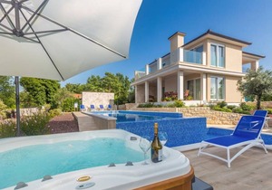 290 m² Villa ∙ 4 bedrooms ∙ 10 guests