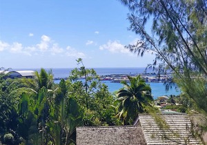 295 m² Apartment ∙ 3 bedrooms ∙ 6 guests