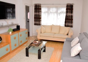 (29EW-01) Dreams Serviced Accommodations- Staines/Heathrow