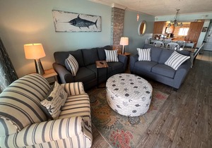 2bd/2ba Condo Ocean views from every room walk in shower FREE BEACH CHAIRS