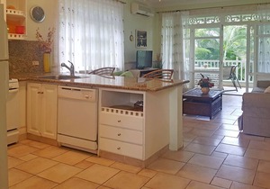 2bd Guest-friendly Condo Right On Sandy Beach, Near Bars!