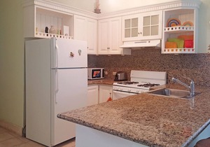 2bd Guest-friendly Condo Right On Sandy Beach, Near Bars!
