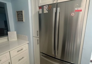 2bed 2 bath sleeps 5 . 3 smart TVs. fully refurbished Very Close to the beach