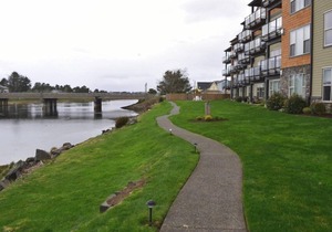 2Bed/2Bath Upscale, River Front Condos. Close to Beach & Convention Ctr