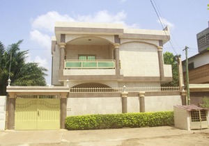 2bed air-conditioned living room apartment