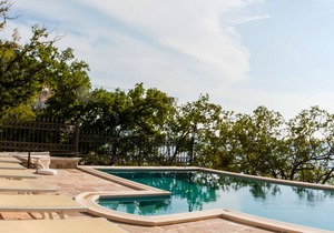 2bedroom Apt #2 w/shared pool @Pietra Mare Apts