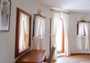 2bedroom Apt #4 w/shared pool@Pietra Mare Apts