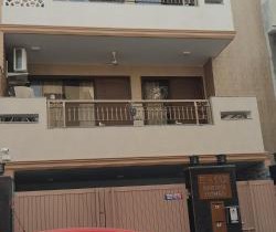 2BHK Short Stay Apartment walking Max Saket (LIFT +Kitchen+Parking+3 nights min stay)