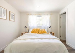 2BR 2BA Northgate, Seattle Location with Patio, BBQ, and Backyard