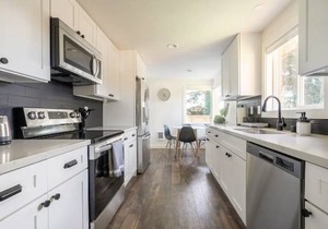 2BR 2BA Northgate, Seattle Location with Patio, BBQ, and Backyard