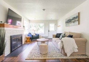 2BR 2BA Northgate, Seattle Location with Patio, BBQ, and Backyard