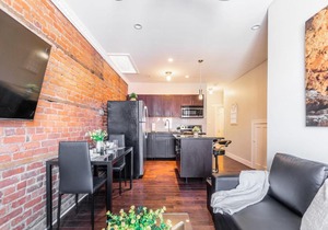 2BR Apt w King Bed & Netflix -Near Downtown