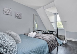 2BR Apt with Netflix and access to Rooftop Terrace!