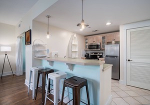 2BR Baytowne Condo! Tropical Lagoon Pool/Hot Tub, Tram to Beach, Fitness Room