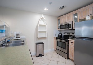 2BR Baytowne Condo! Tropical Lagoon Pool/Hot Tub, Tram to Beach, Fitness Room