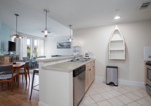 2BR Baytowne Condo! Tropical Lagoon Pool/Hot Tub, Tram to Beach, Fitness Room