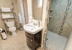 2BR Comfy condo & cute patio Broadmoor area
