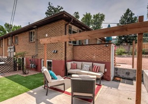 2BR ✶ Comfy Condo & Cute Patio ✶ Broadmoor area