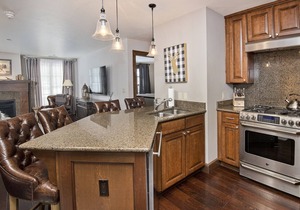 2BR Condo w/AC, Pool, Hot Tub, Free Ski Shuttle to Vail & BC
