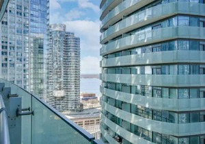 2BR Downtown Toronto Condo Steps to Union/CN Tower