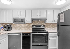 2BR Lakefront Beach Villa w/6-Seat GOLF CART! Near Pool, Wharf, Tram, Beach.