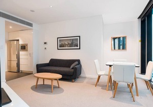 2BR Luxury Skytower ????CBD ????Pool ????Gym ????Netflix