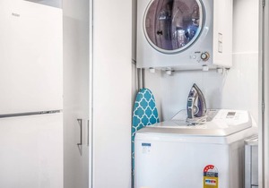 2BR Luxury Skytower ????CBD ????Pool ????Gym ????Netflix