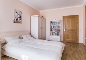 2BR Sunny Residence with parking