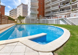 2KIS02- Cozy apartment for 4 people with pool located near the beach