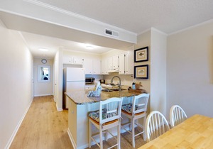 2nd-Floor Condo in Oceanfront Location w/WiFi, Screened-In Balcony, Shared Pool