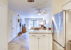 2nd-Floor Condo w/Balcony, Fast WiFi, Shared Pools, Game Room, Hot Tub, Gym, A/C