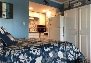 2nd Floor Studio- Overlooking Pool!
