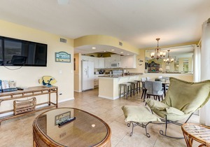 2rd Floor, remodeled Oceanfront 2 Bed/2 Bath condo sleeps 6. Oceanfront balcony & pool.