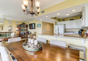 2rd Floor, remodeled Oceanfront 2 Bed/2 Bath condo sleeps 6. Oceanfront balcony & pool.