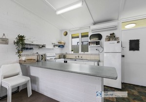 3-61 Honeysuckle Grove, Beach Unit in Silverleaves.