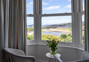 3 Avonside with stunning waterside views, near beach, in Bantham, South Devon