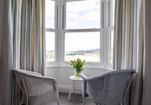 3 Avonside with stunning waterside views, near beach, in Bantham, South Devon