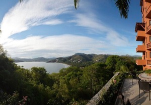 3 Bdrm Waterfront Apartment Overlooking Playa La Ropa